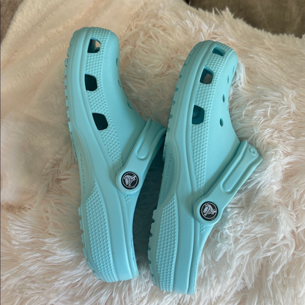 CROCS Sky Blue Classic Clogs - Picture 5 of 5